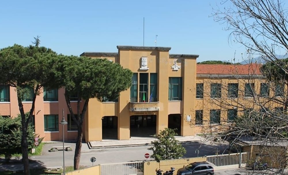 Pisa, 37 studenti identificati per danneggiamenti alla scuola