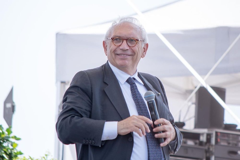 Rientro a scuola in presenza a settembre, parla il Ministro Bianchi