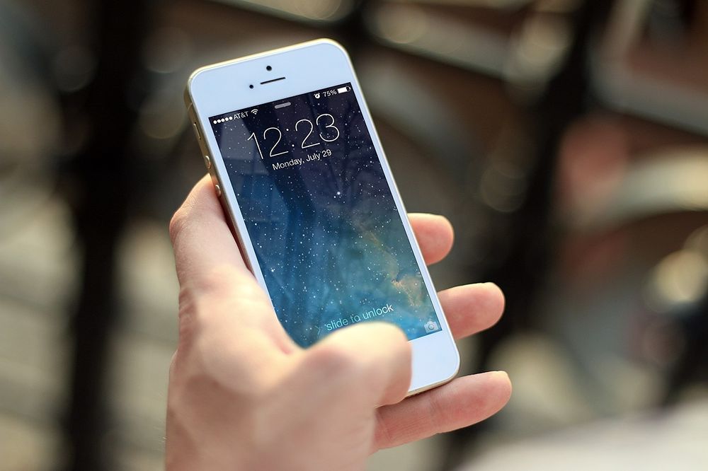 Cellulare a scuola, a breve la circolare sul divieto di uso in classe
