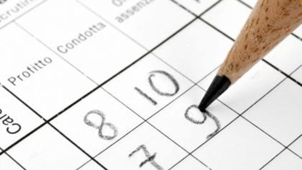 Voto in Condotta, polemiche dopo la promozione degli studenti che colpirono la prof: il commento di Valditara