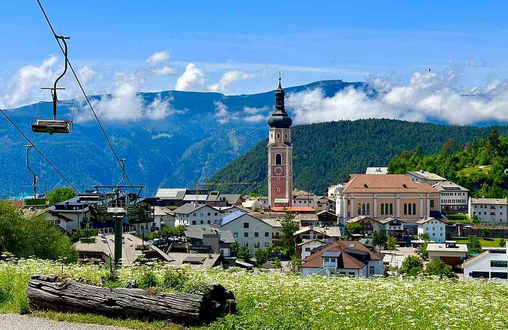 Agevolazioni per docenti in scuole di montagna: punteggio aggiuntivo per le GPS e credito d'imposta