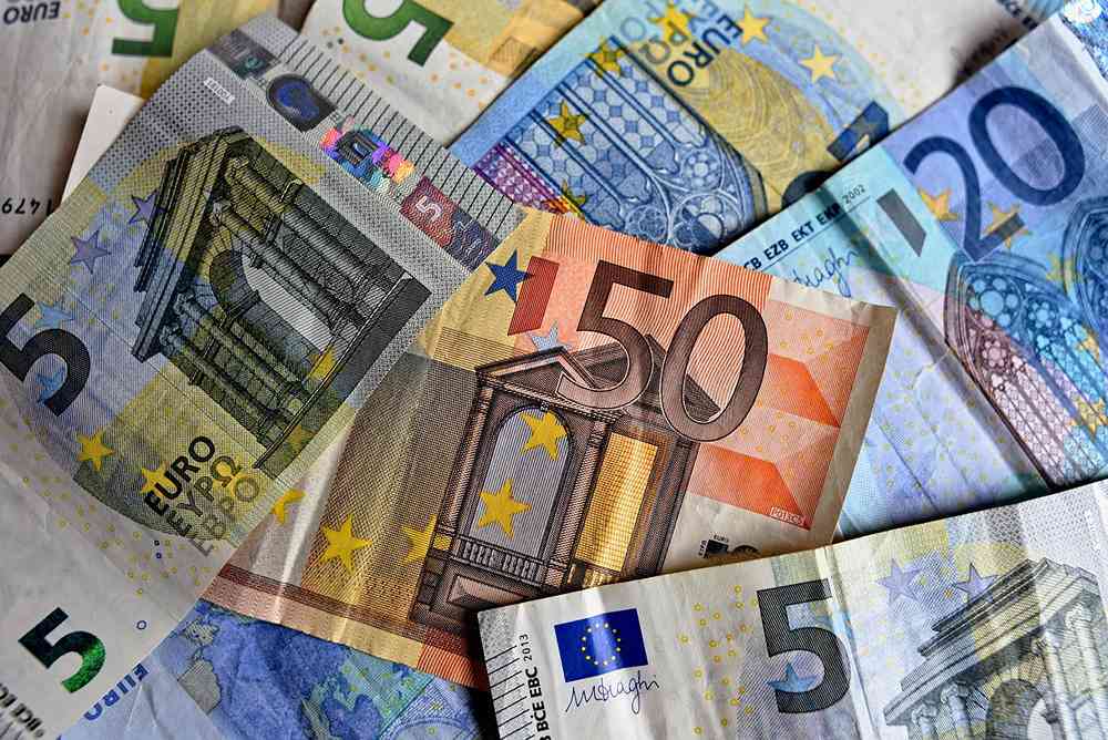 Rinnovo Contratto Scuola, 150 euro in più ai docenti: non firma la Cgil